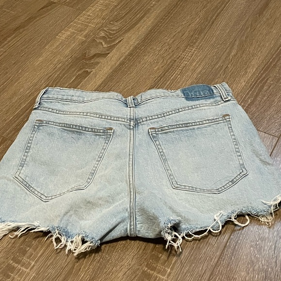 Abercrombie High Rise Mom Short - Picture 2 of 3